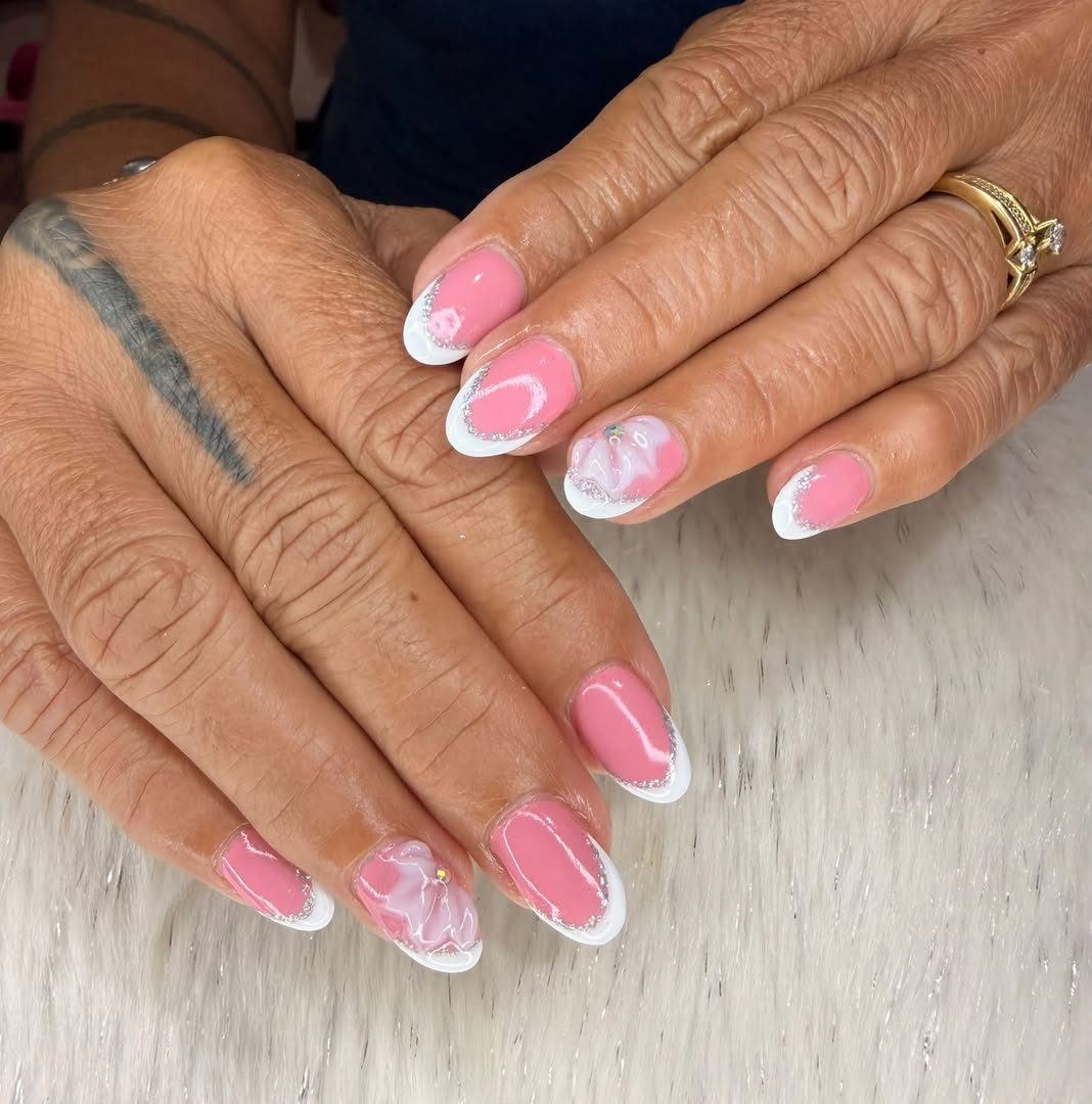 French blanche sur base rose avec fleur de tiare