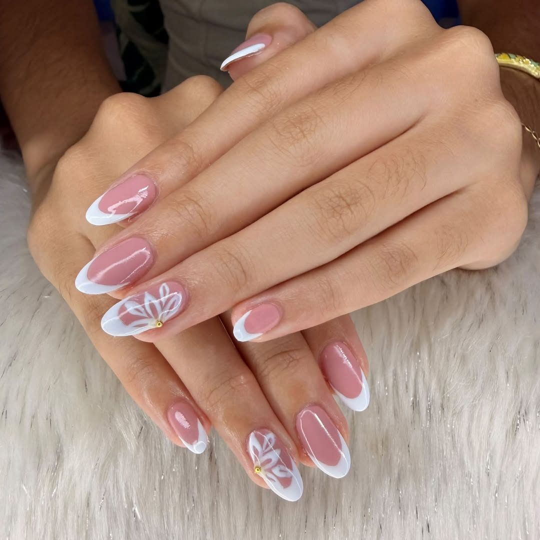 French fine sur ongles longs amande